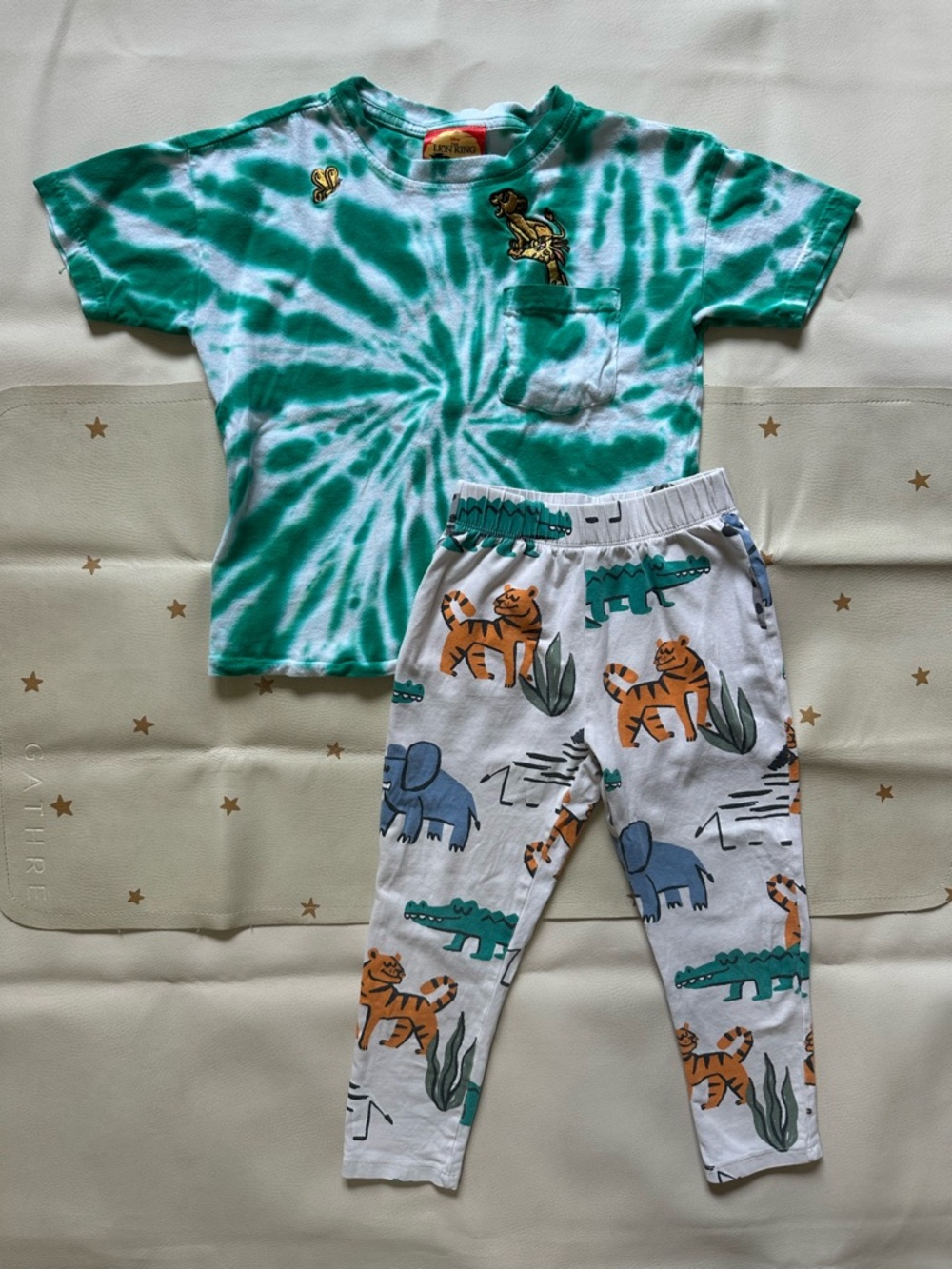 4/5 Disney Lion King Green Tie-Dye Pocket Tee & Zara Jungle Animal Leggings Set